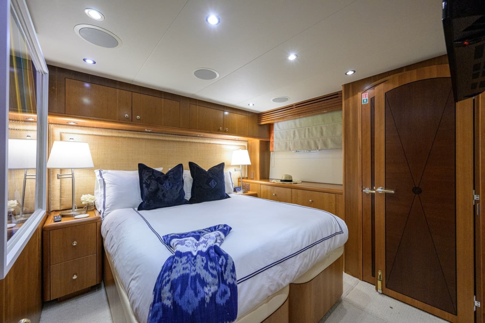 2005 Hatteras 100 Motor Yacht - Photo 22