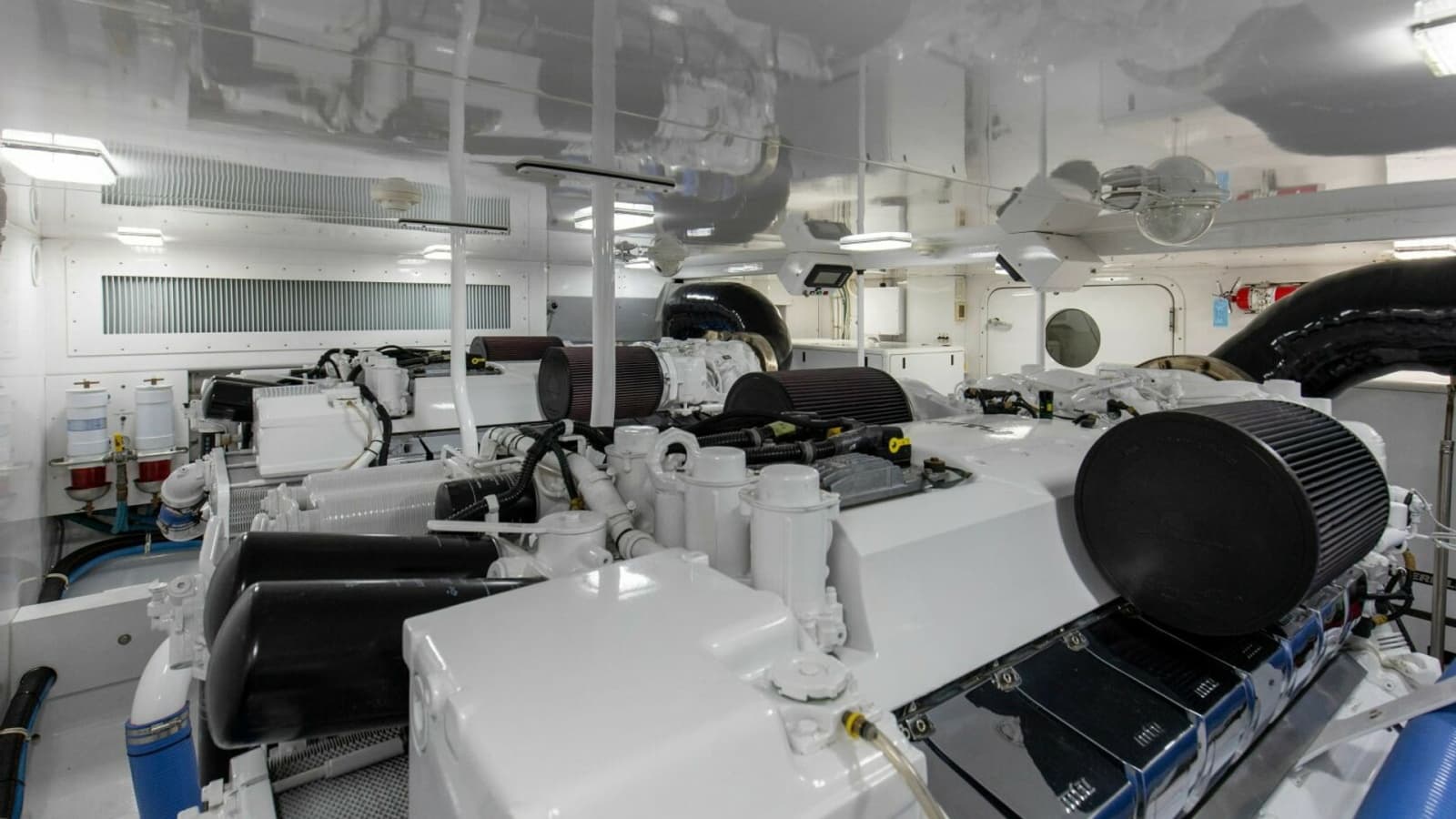 2005 Whiticar 76 Enclosed Bridge - Photo 65