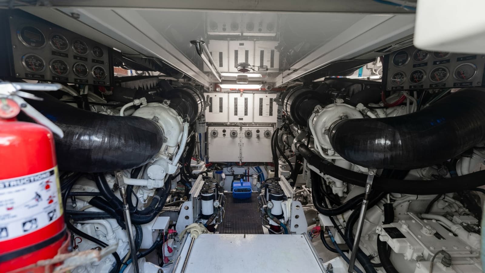 2007 Hatteras 68 Convertible - Photo 48