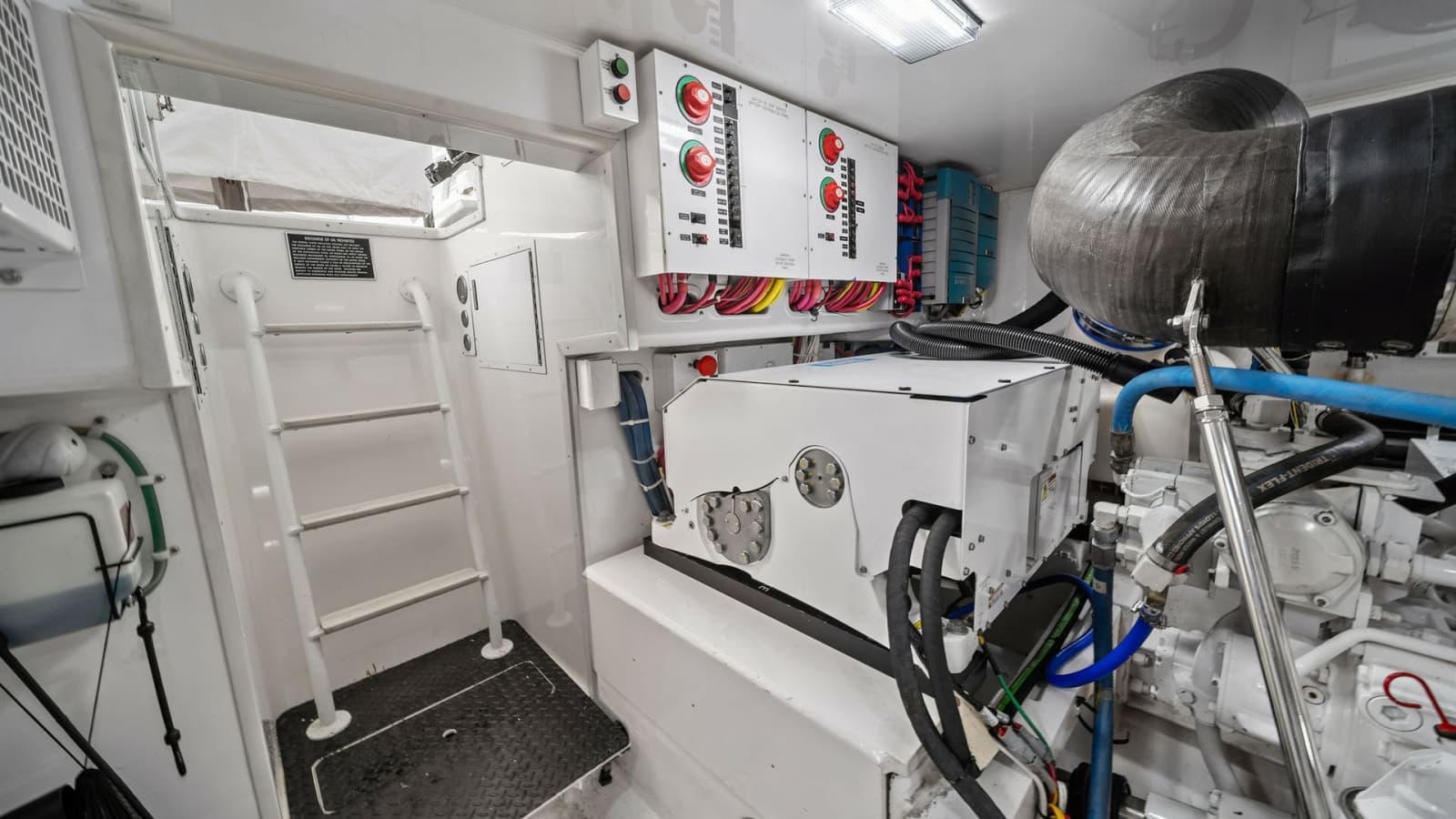 2015 Viking 55 Convertible - Photo 77