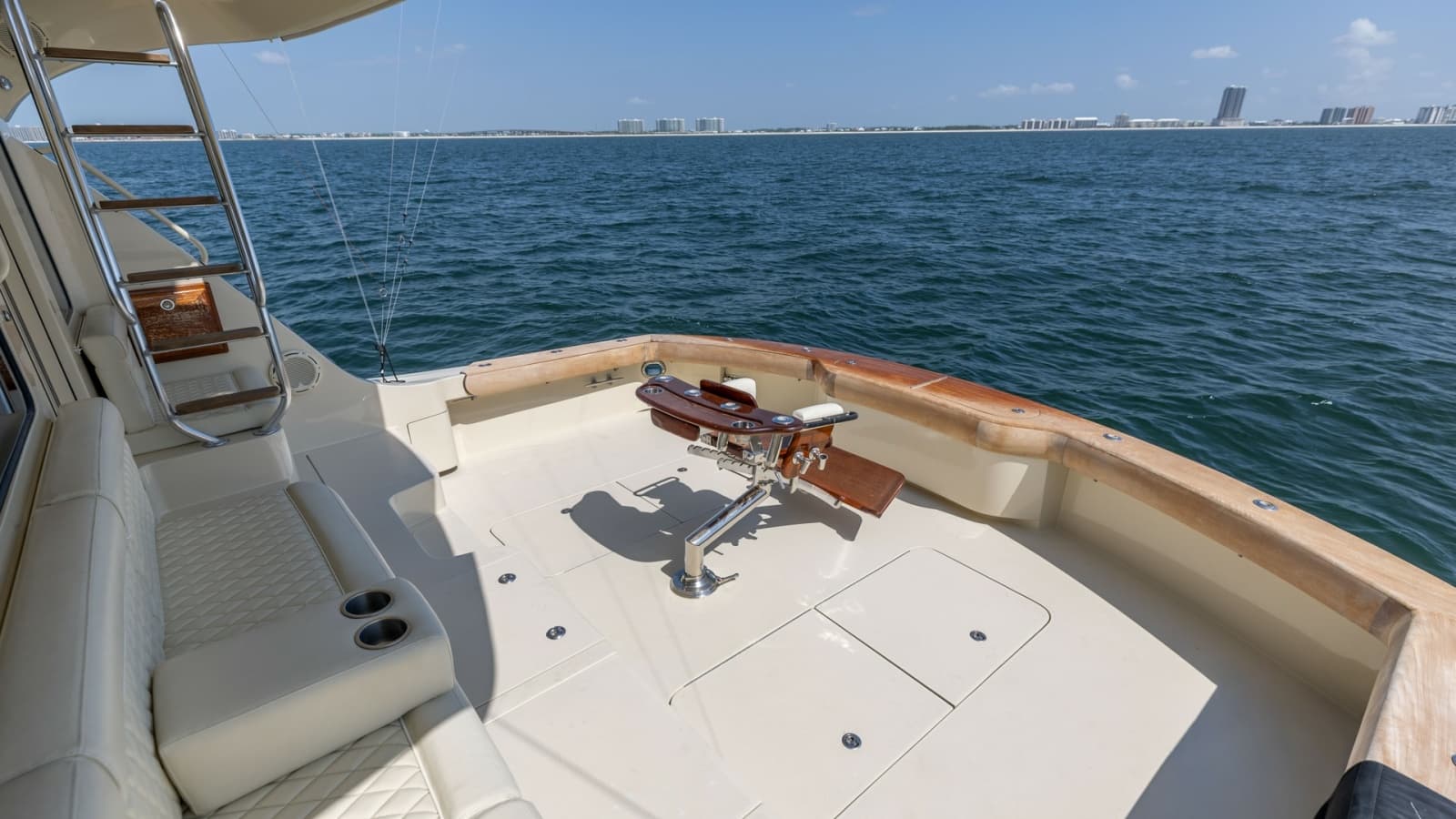 2007 Hatteras 68 Convertible - Photo 43