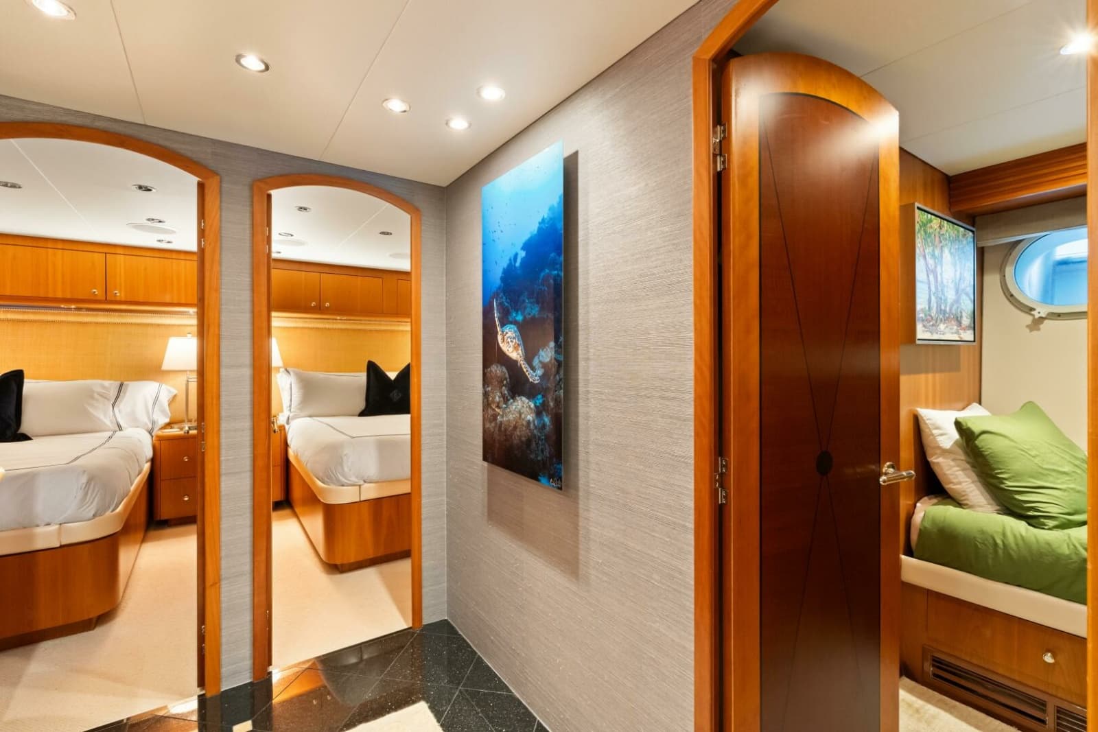 2005 Hatteras 100 Motor Yacht - Photo 5