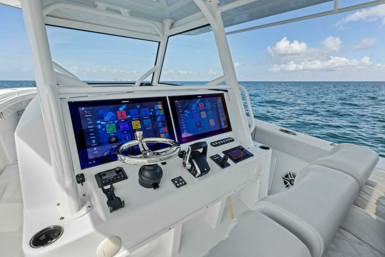 2024 Yellowfin 42 Offshore - Photo 2