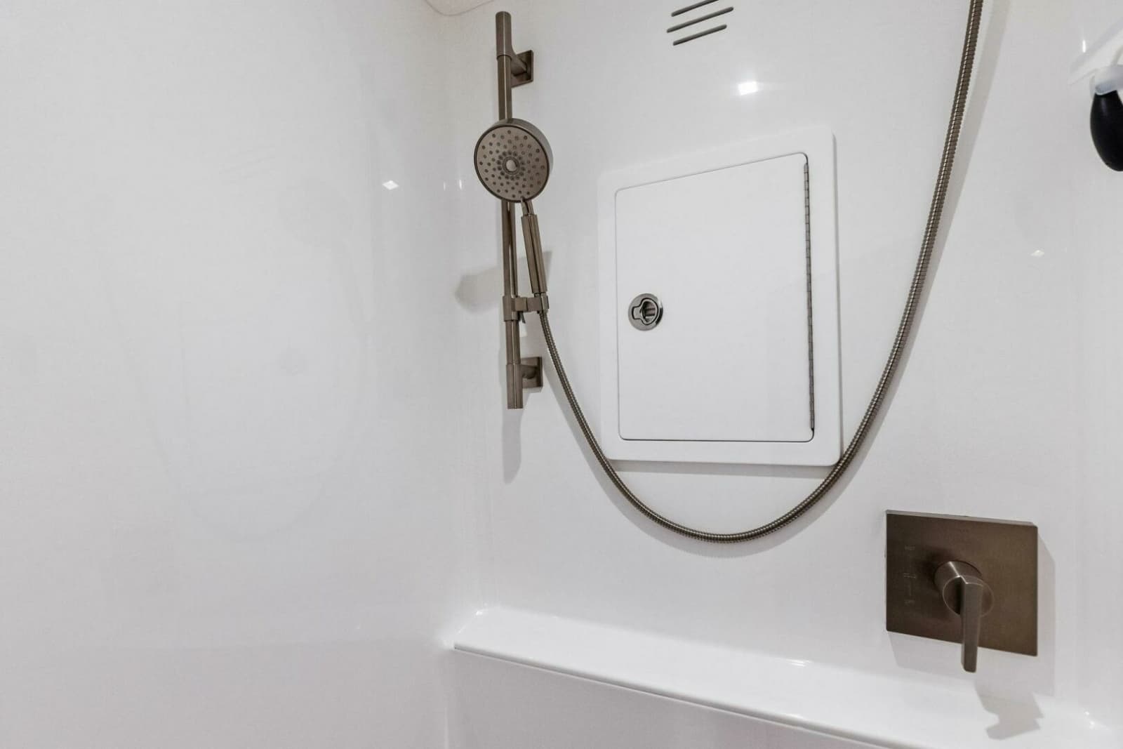 2026 Viking 82 Convertible - Photo 149