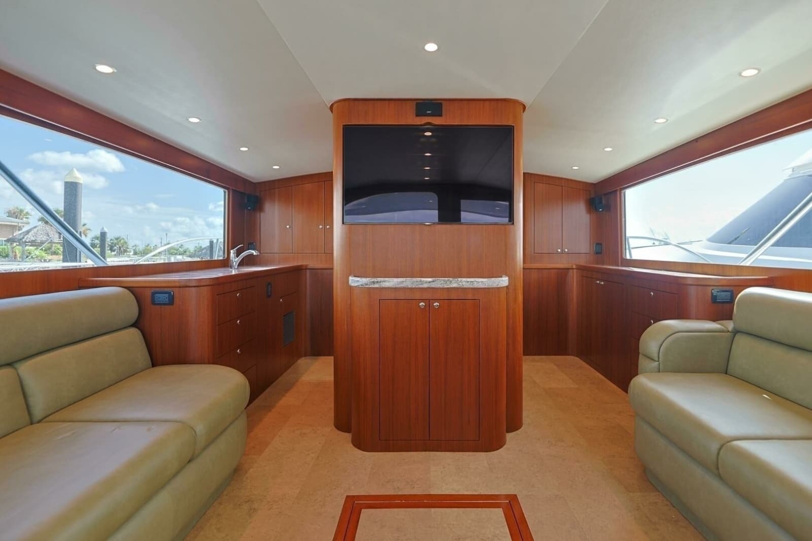 2014 Blackwell 62 Convertible - Photo 11