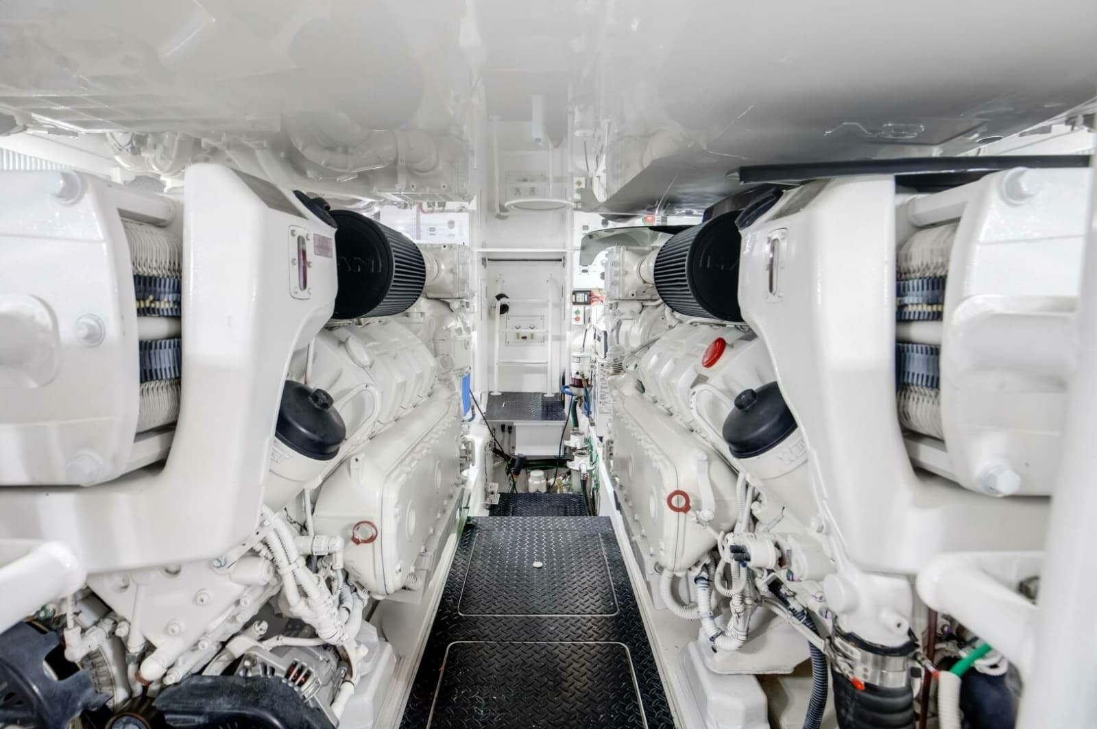 2018 Viking 48 Convertible - Photo 34