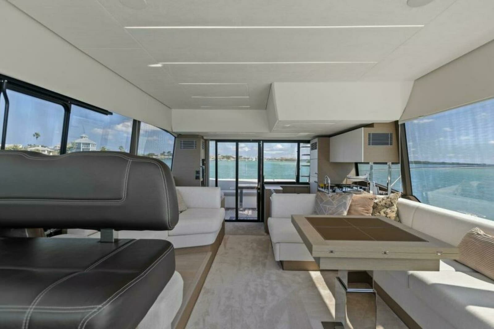 2022 Prestige 590 Flybridge - Photo 17