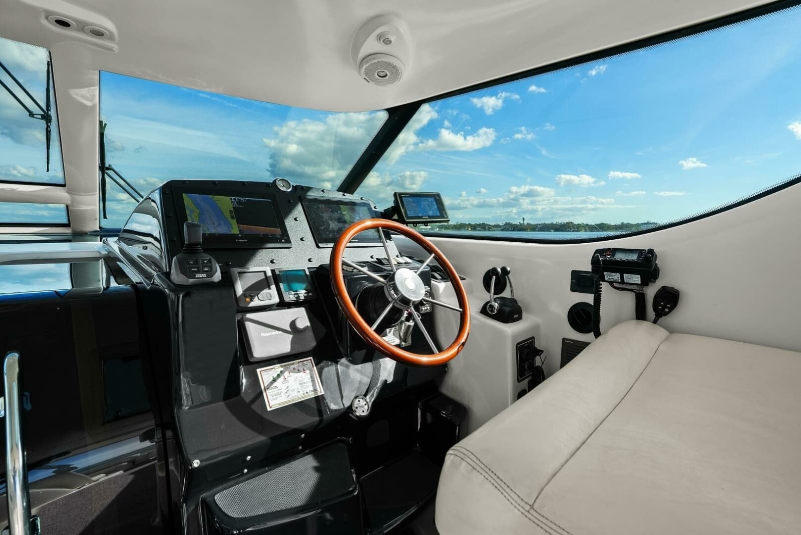2007 Tiara Yachts 4300 Sovran - Photo 2