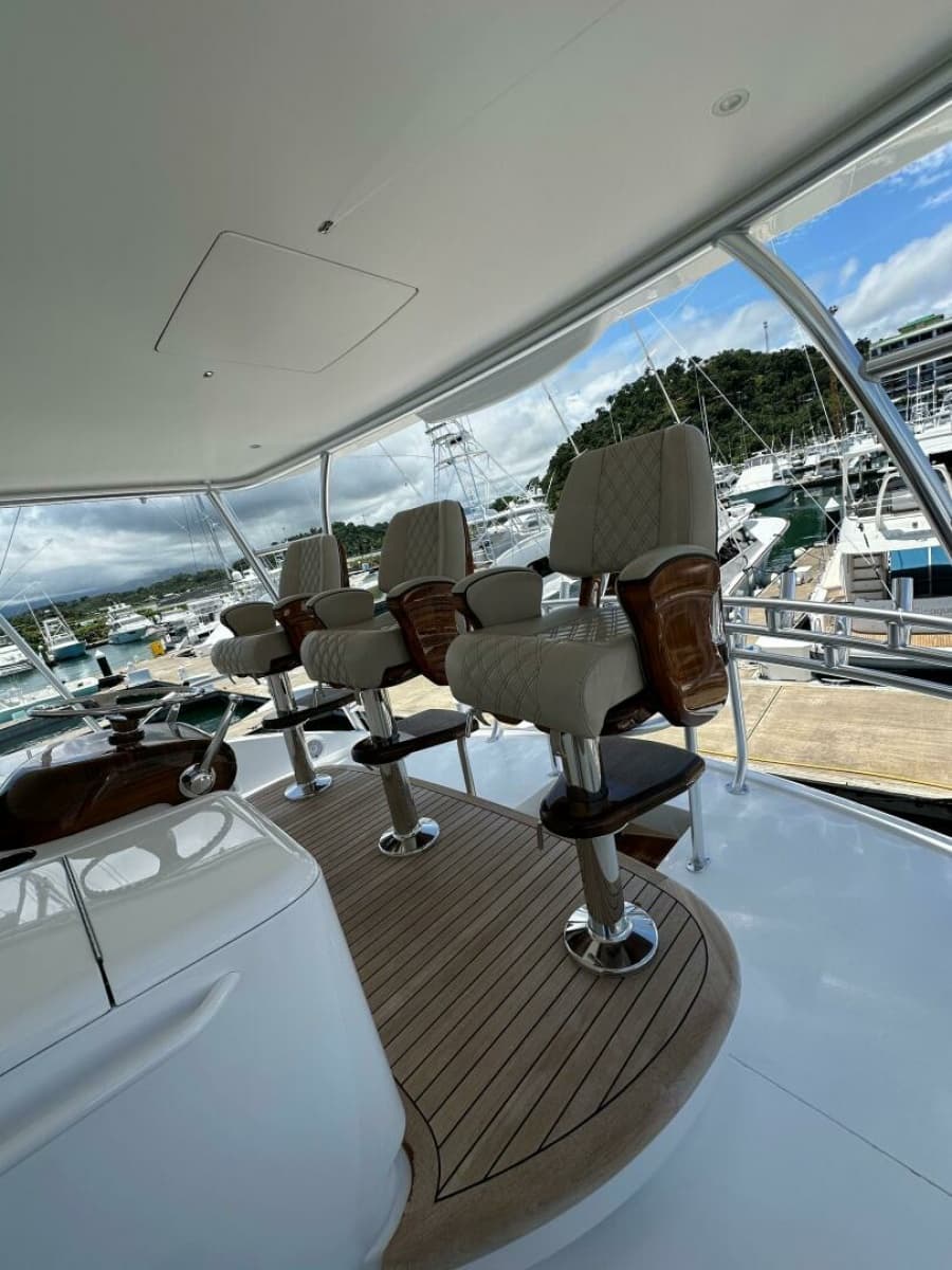 2025 Viking 82 Convertible - Photo 49