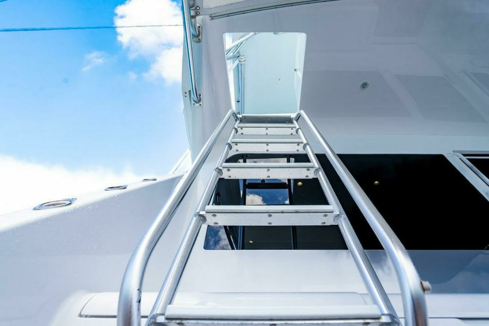 1999 Viking 55 Convertible - Photo 60