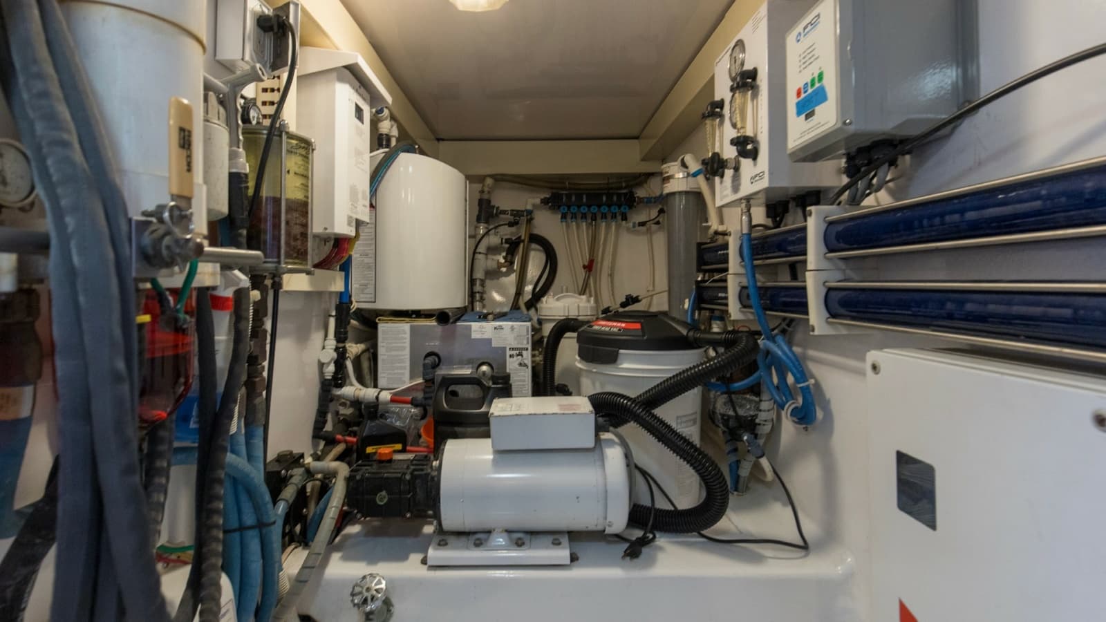 2005 Viking 61 Enclosed Bridge - Photo 71