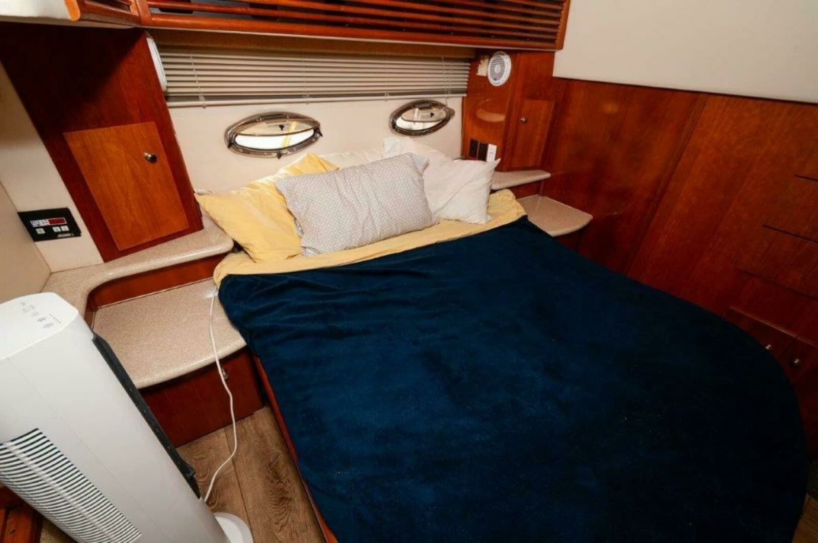 2002 Carver 444 Cockpit Motor Yacht - Photo 16