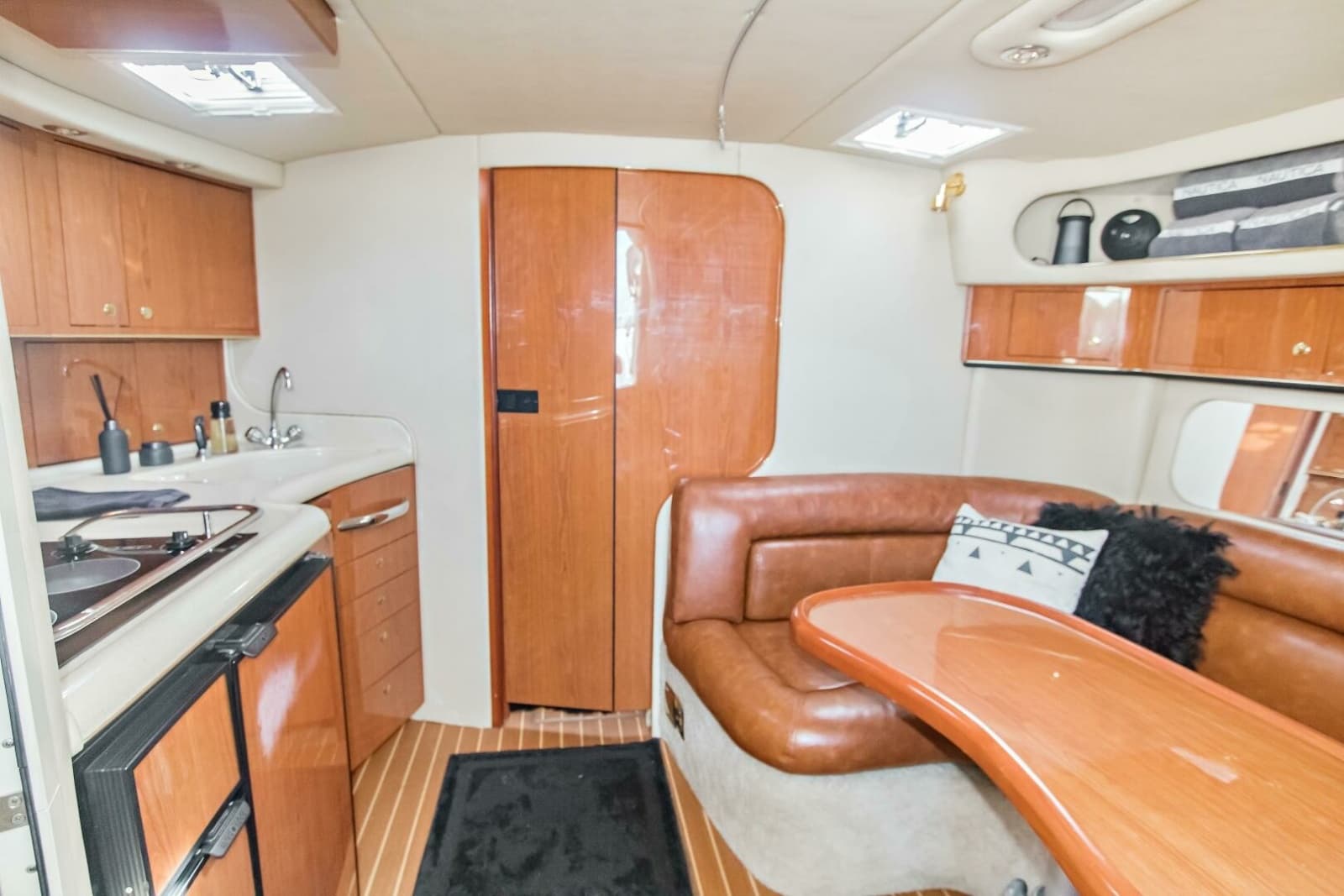 2000 Sea Ray 370 Express Cruiser - Photo 15