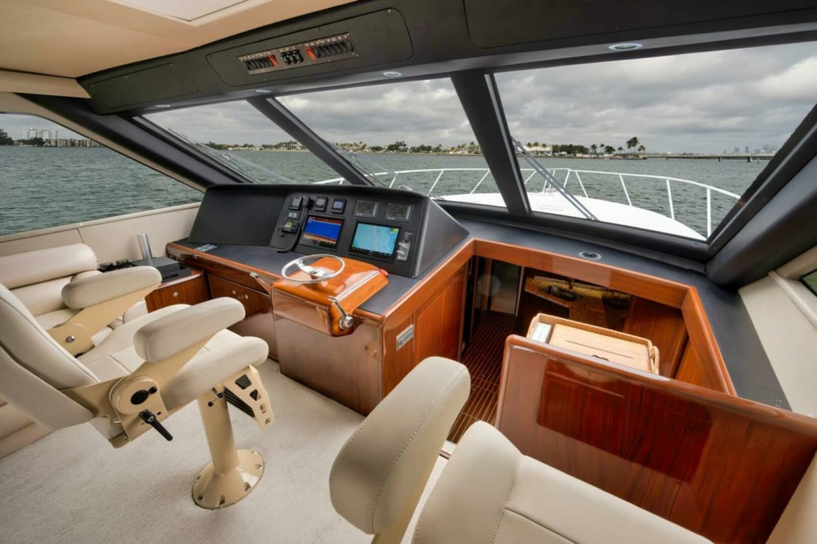 2007 Viking 52 Sport Coupe - Photo 8