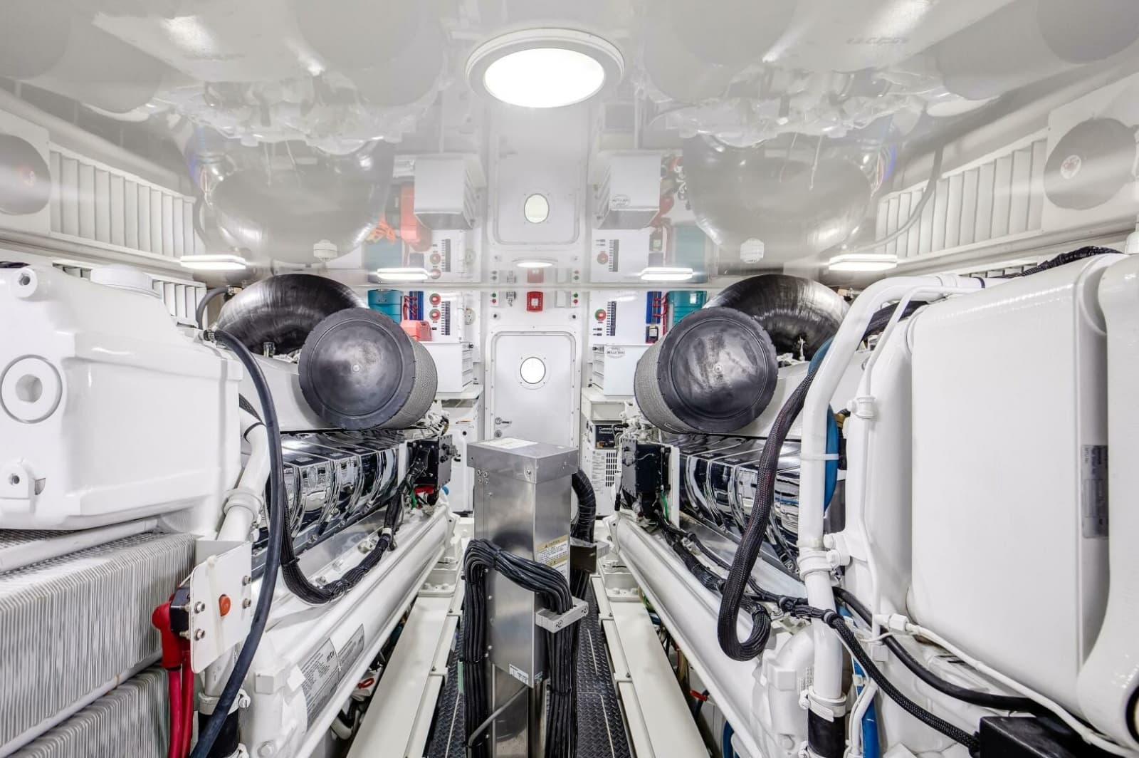 2015 Viking 70 Convertible - Photo 26