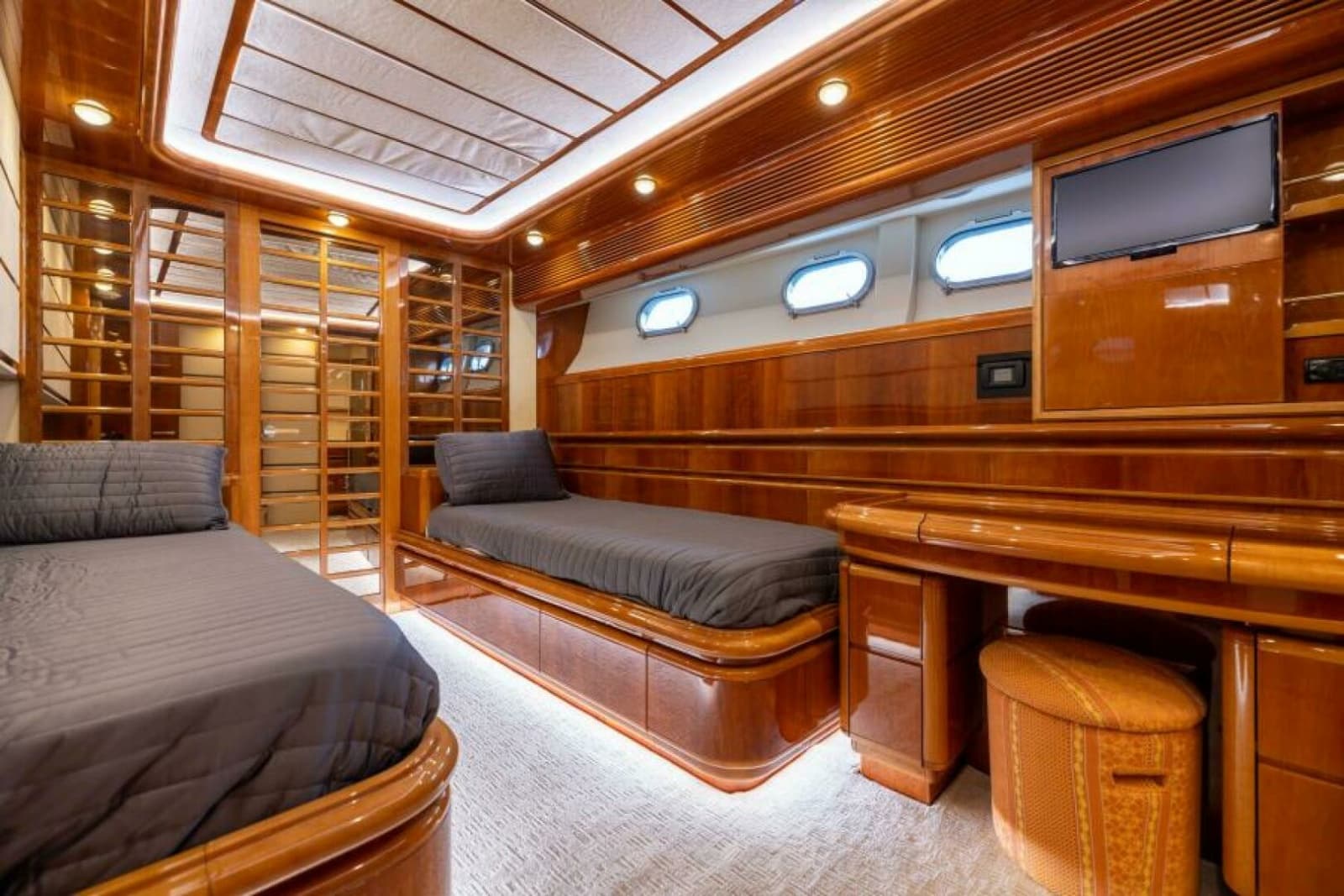 2001 Ferretti Yachts 94 Raised Pilothouse - Photo 21