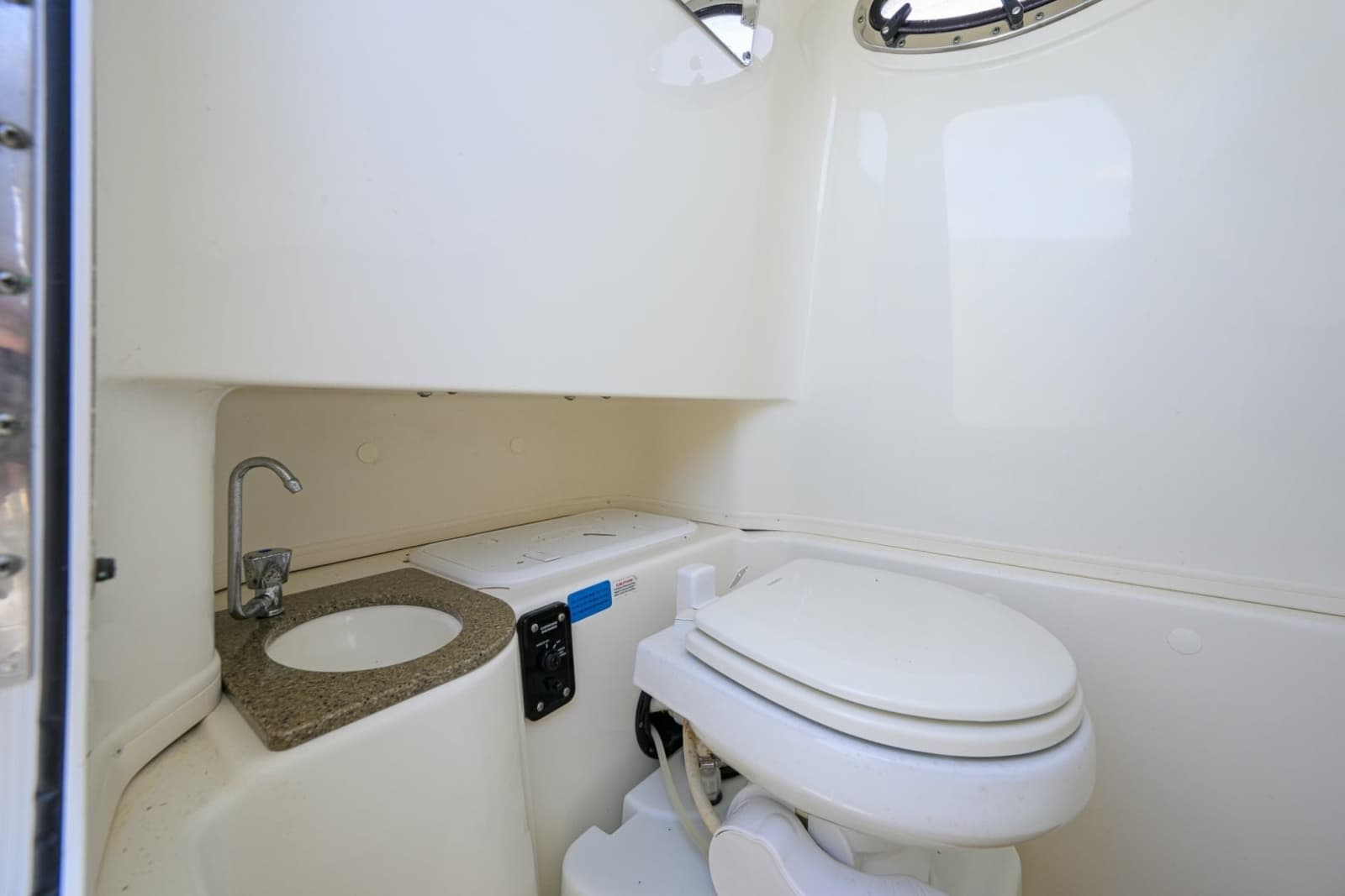 2019 NauticStar 28XS - Photo 18