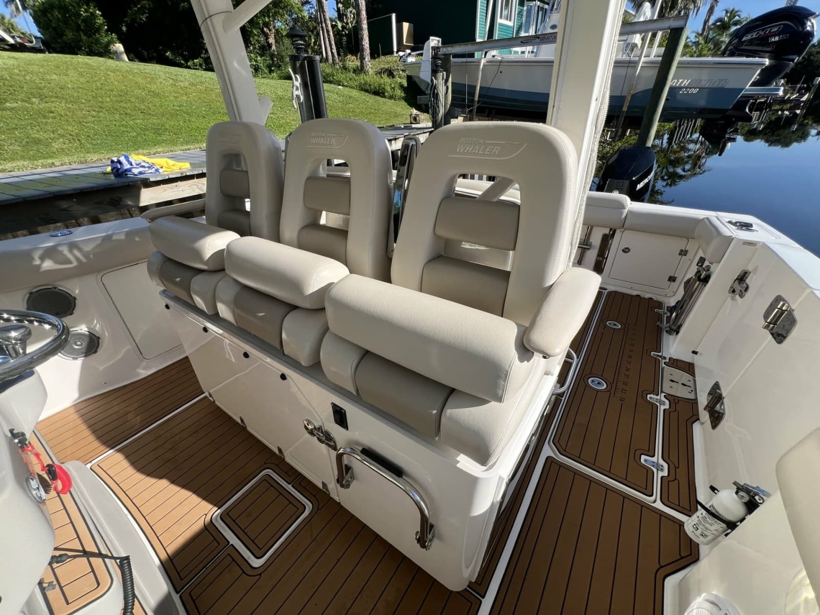 2017 Boston Whaler 380 Outrage - Photo 5