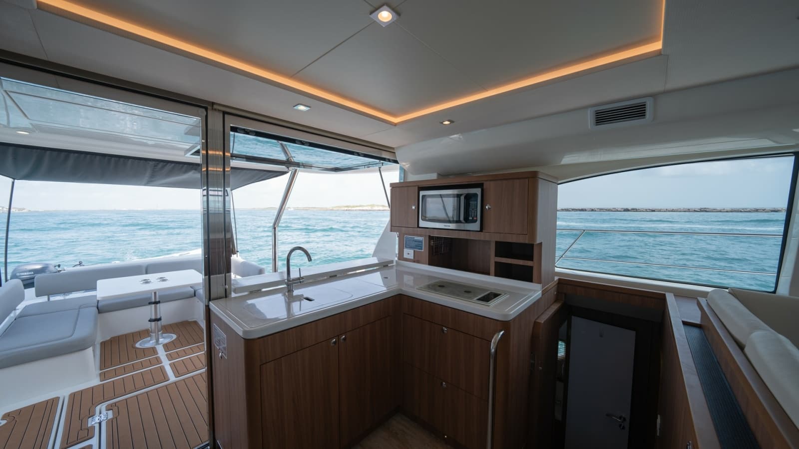 2021 Aquila 44 Motor Yacht - Photo 5