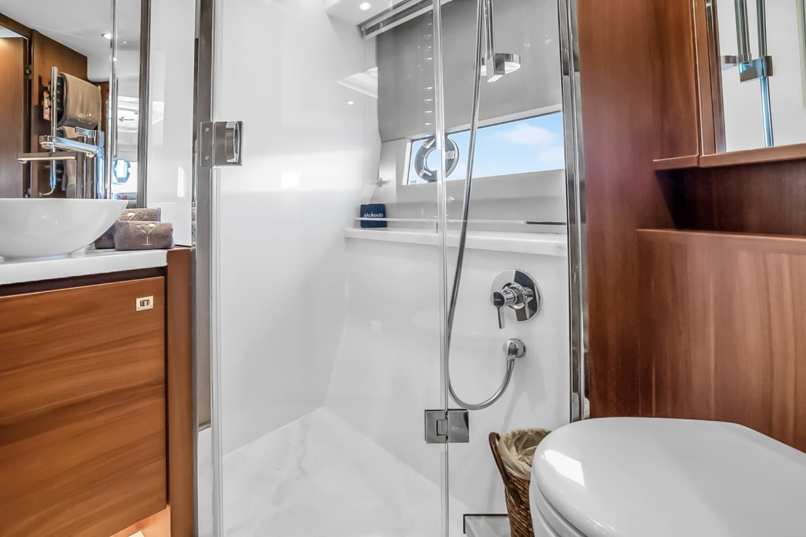2016 Princess V58 - Photo 43