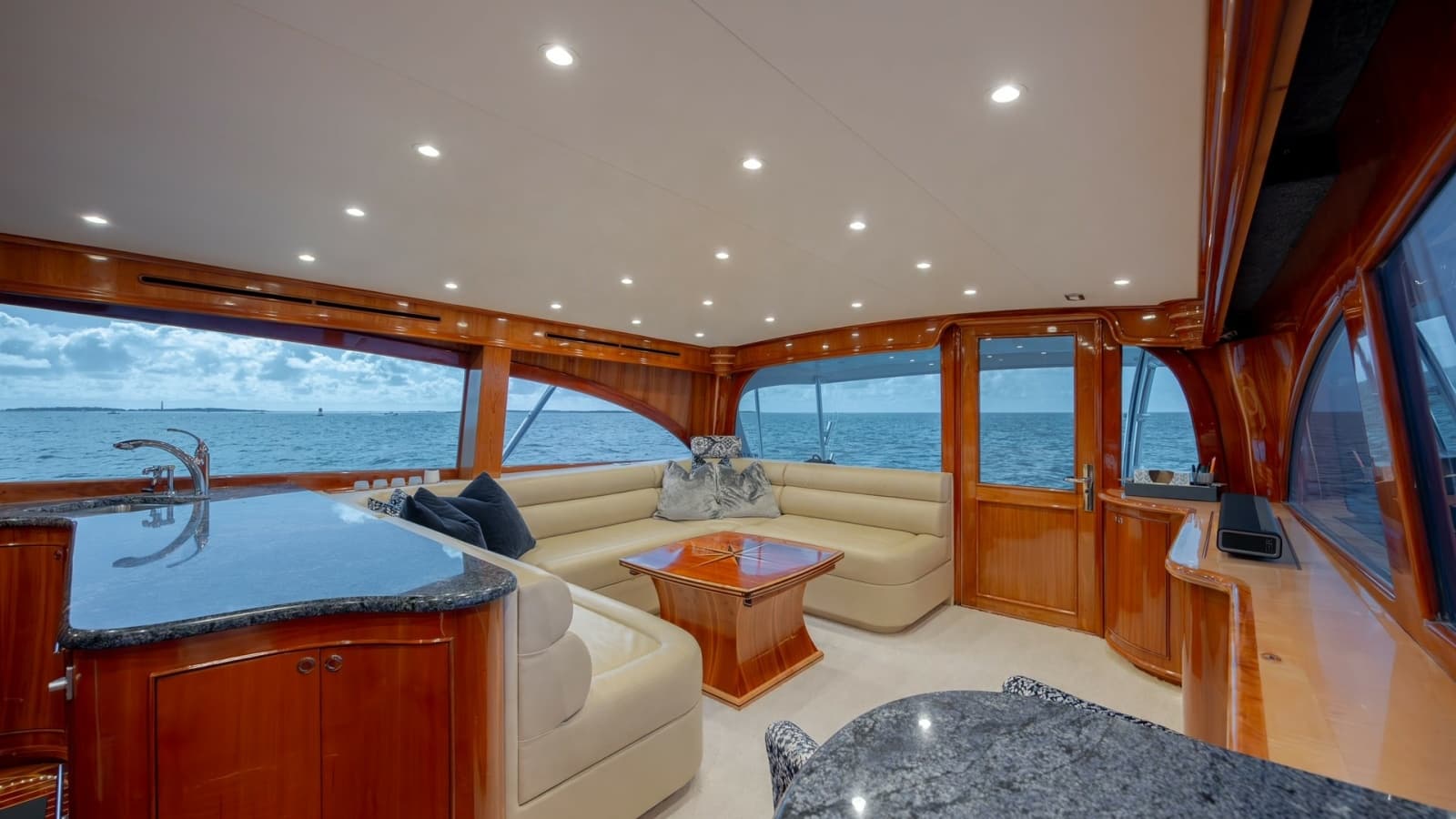2008 Winter Custom Yachts 62 Sportfish - Photo 6