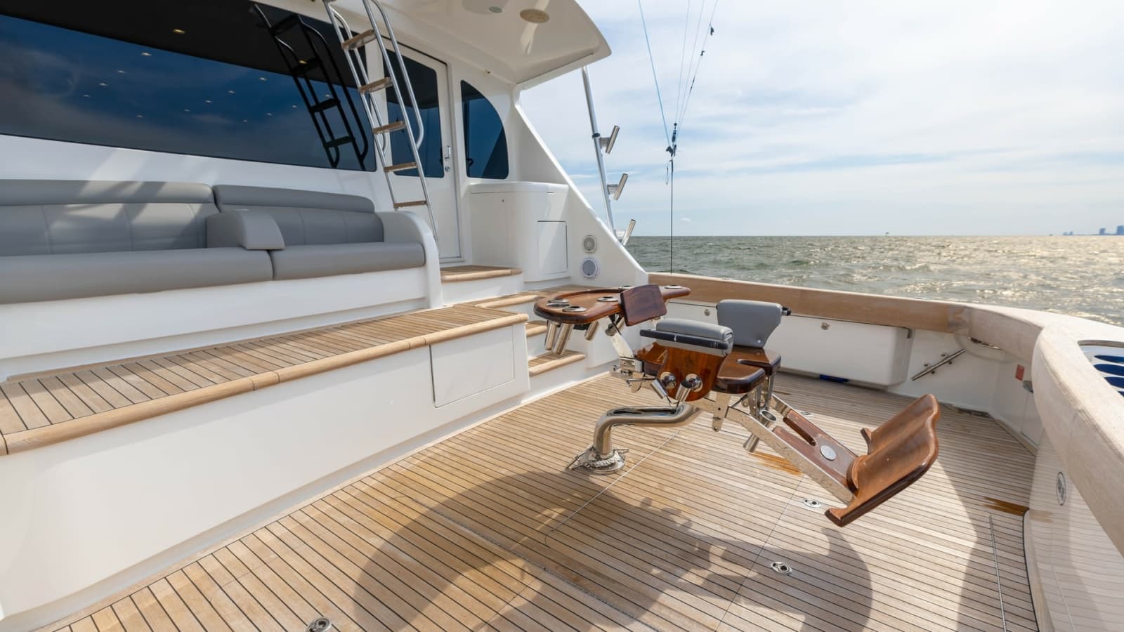2018 Viking 72 Convertible - Photo 37