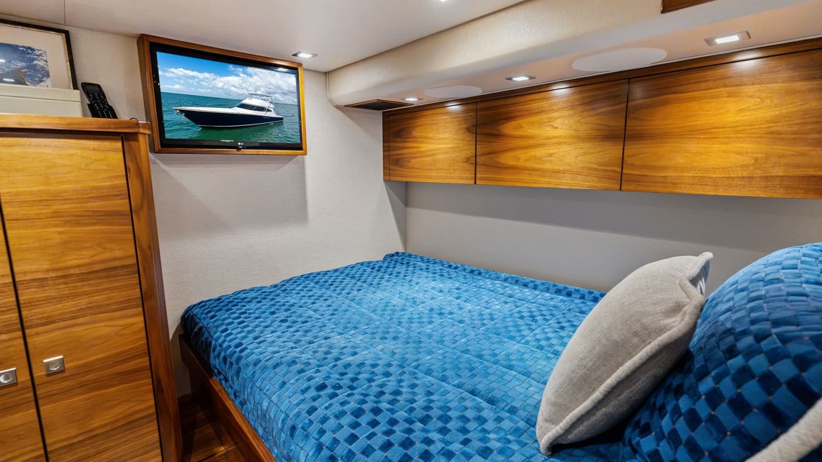 2024 Viking 68 Convertible - Photo 28