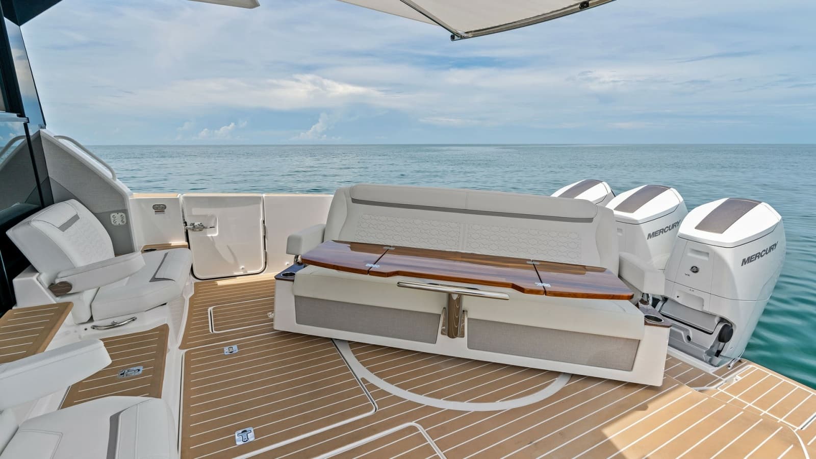 2025 Tiara Yachts 48LE - Photo 17
