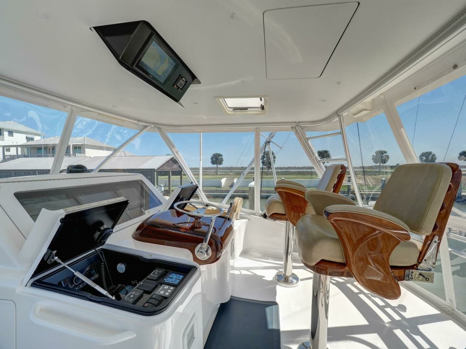2017 Viking 52 Convertible - Photo 3