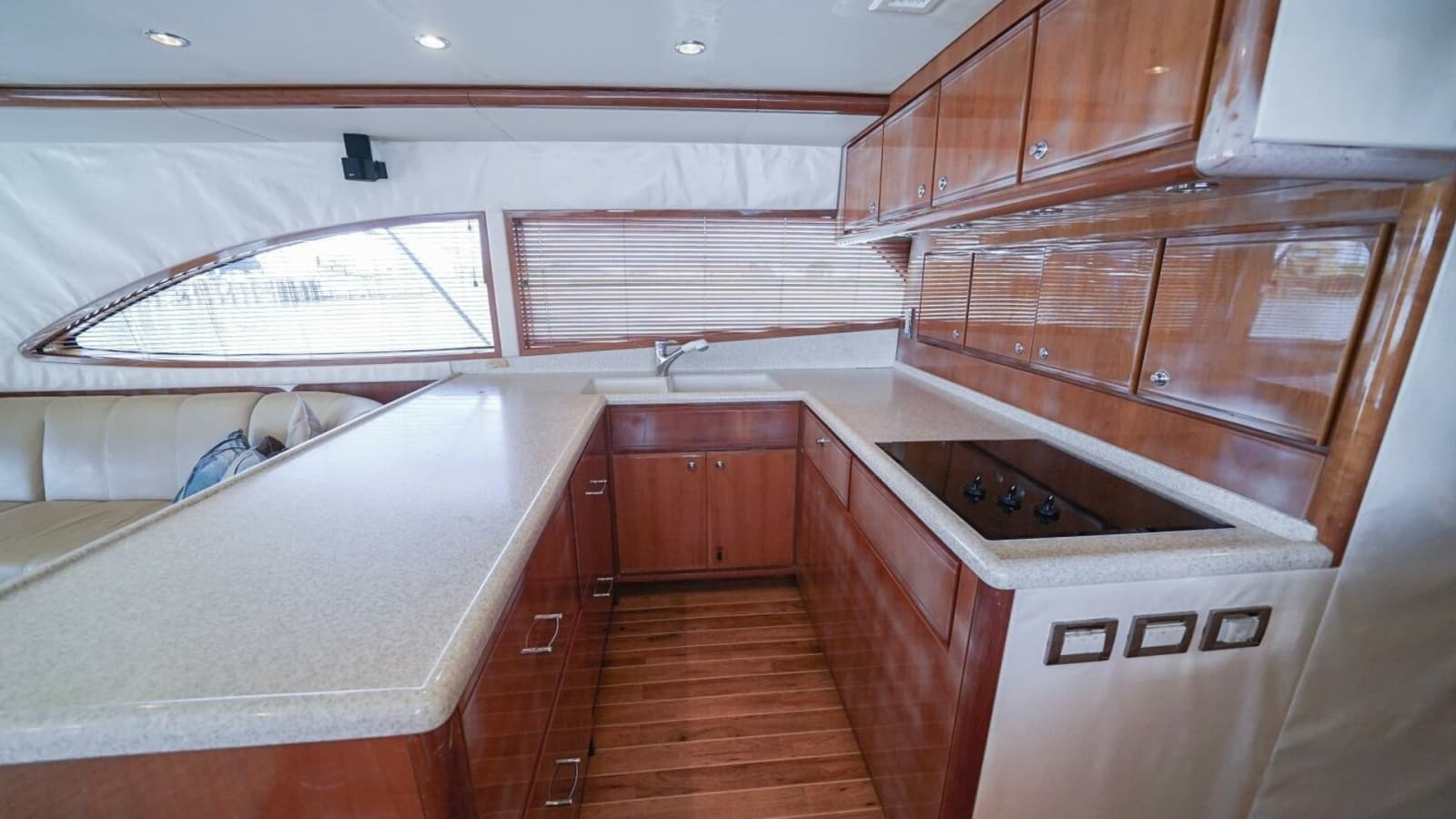 2007 Bertram 51 Convertible - Photo 11