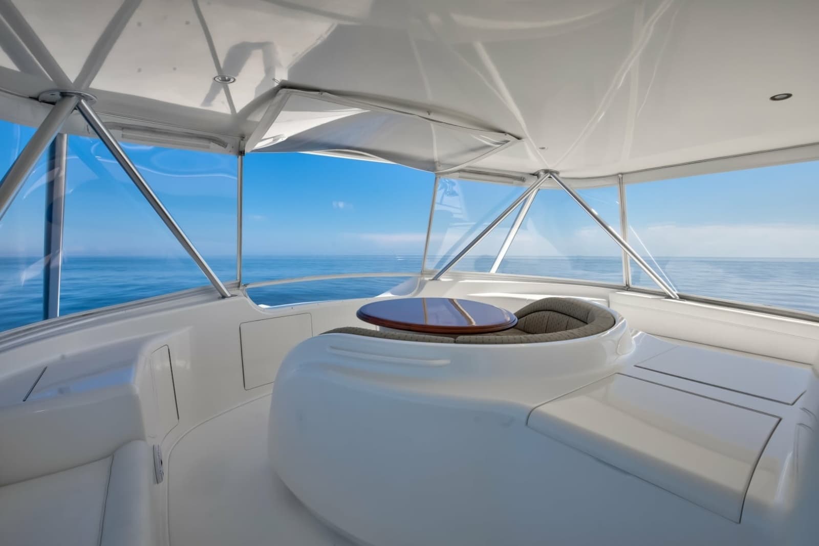2010 Viking 82 Convertible - Photo 33