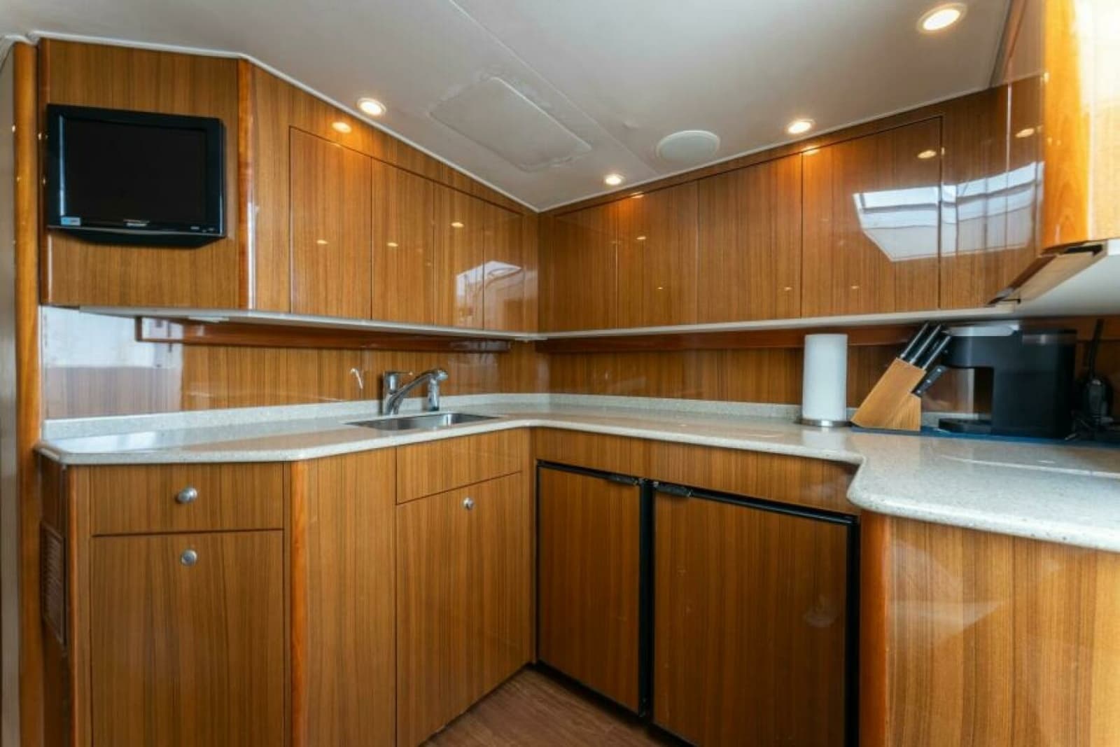 2009 Viking 45 Open - Photo 9