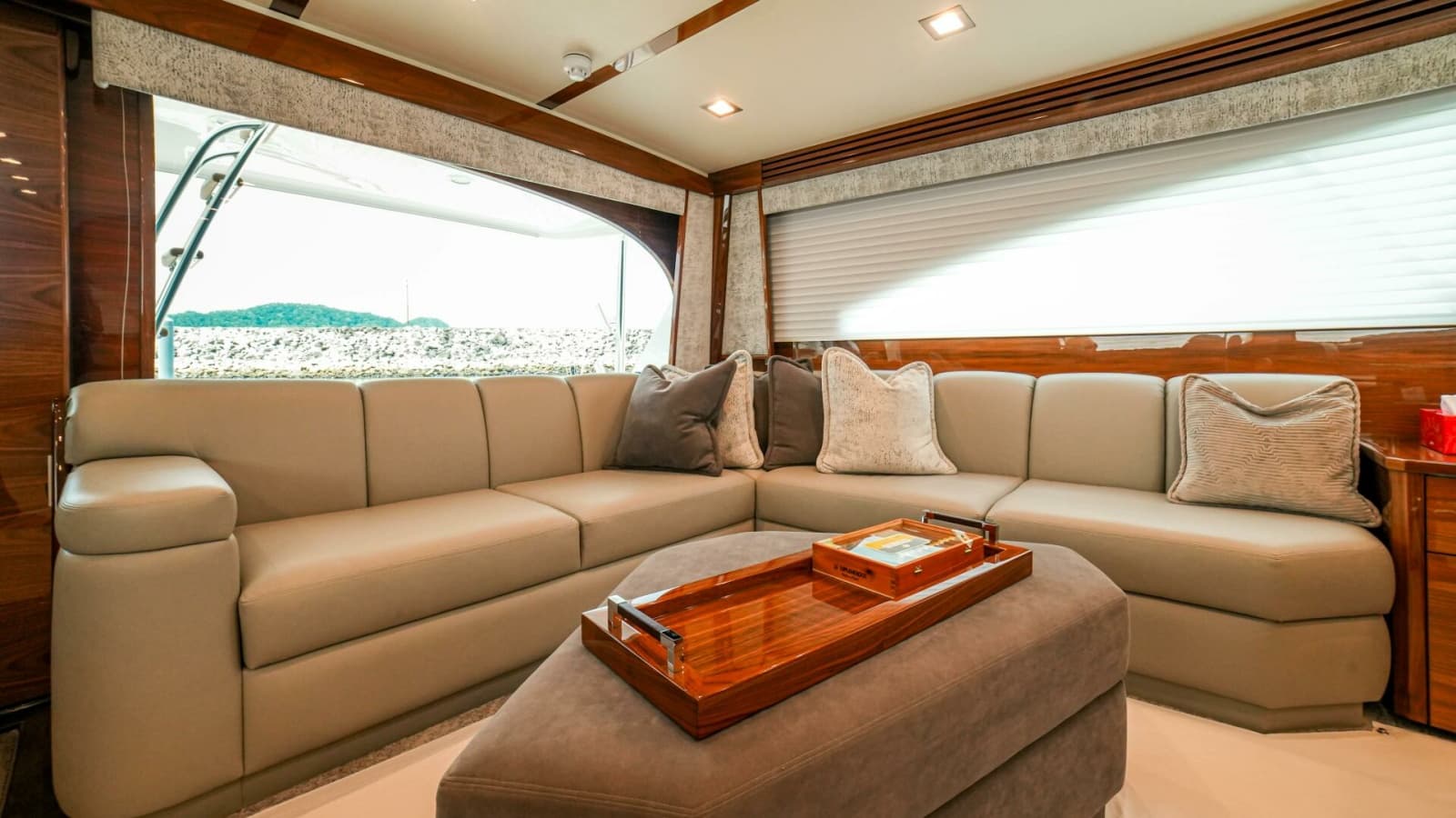2023 Viking 72 Convertible - Photo 30
