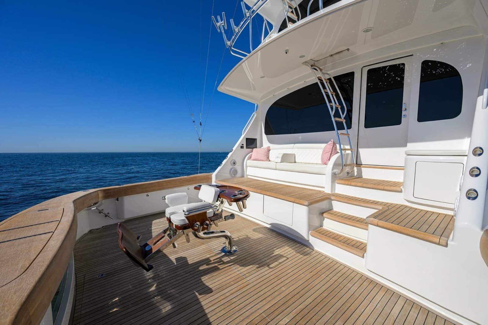 2023 Viking 80 Skybridge - Photo 41