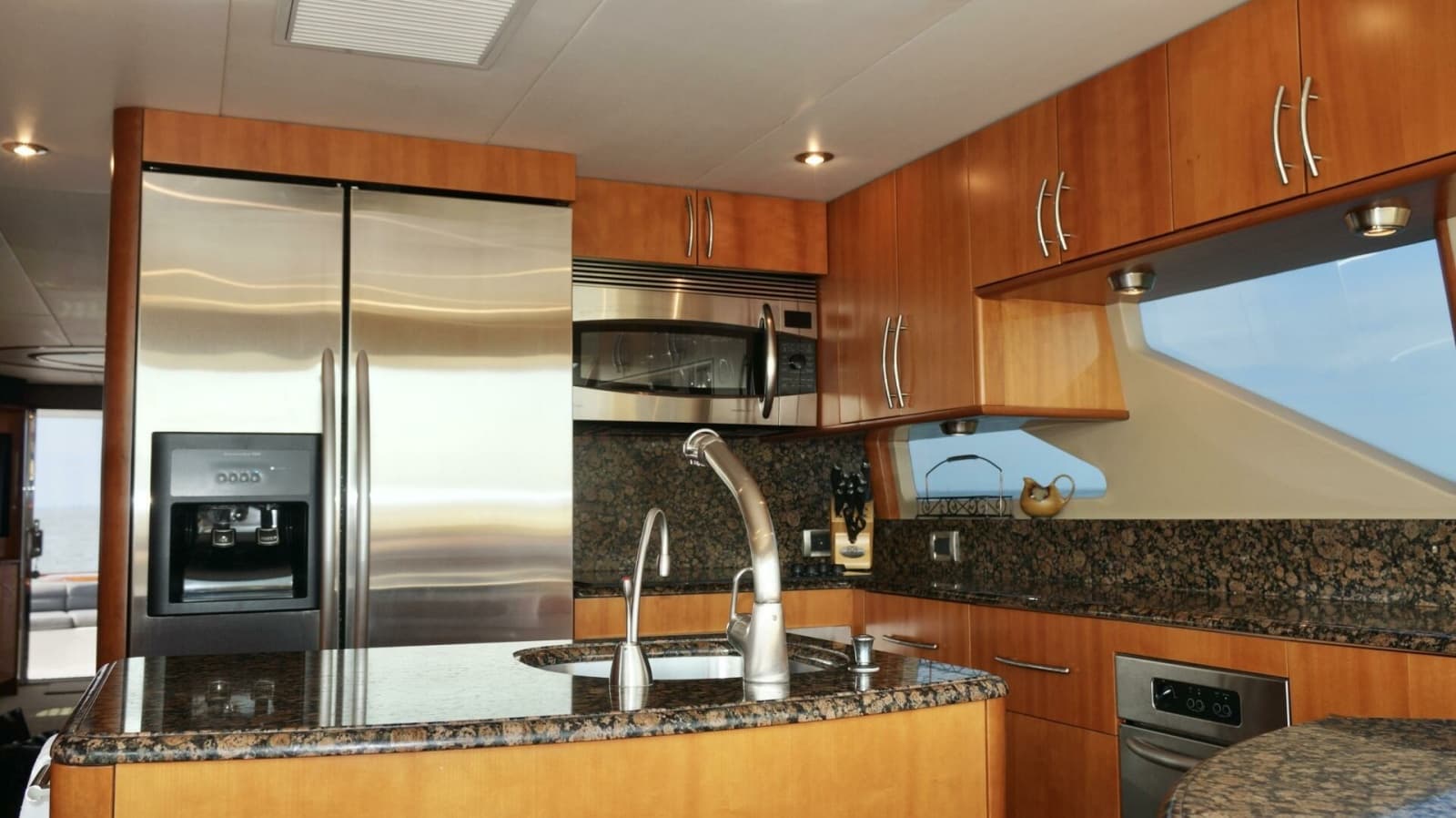 2007 Lazzara Yachts 74 Motor Yacht - Photo 45