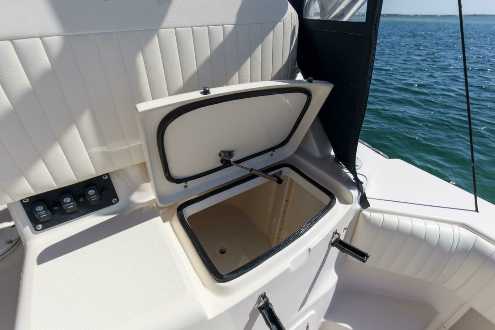 2009 Grady-White 330 Express - Photo 12