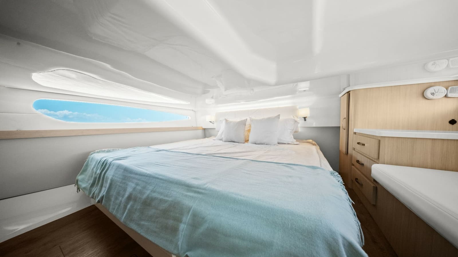 2025 Regal 38 XO - Photo 34