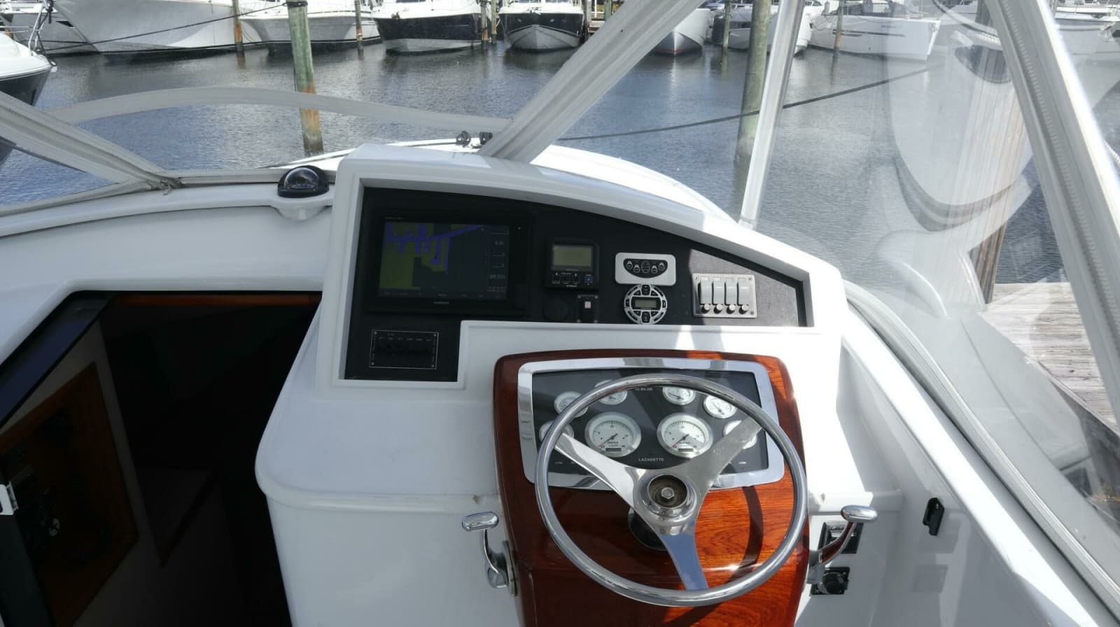 2002 Miller Marine 38 Open - Photo 6