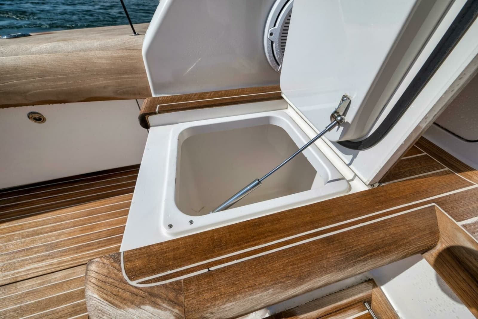 2011 Viking 76 Enclosed Bridge - Photo 97