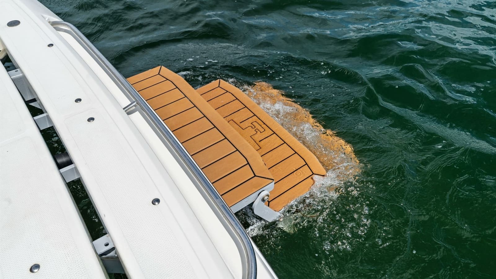 2021 Riviera 57 Enclosed Bridge - Photo 32