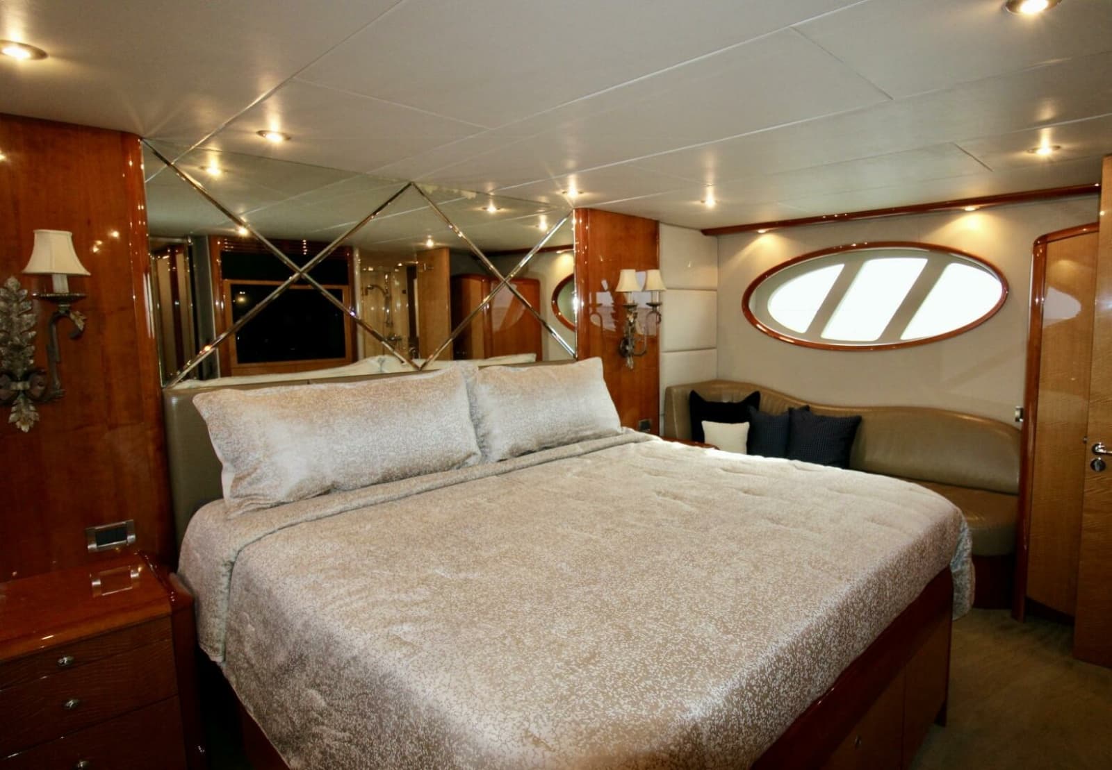 2007 Lazzara Yachts 74 Motor Yacht - Photo 71