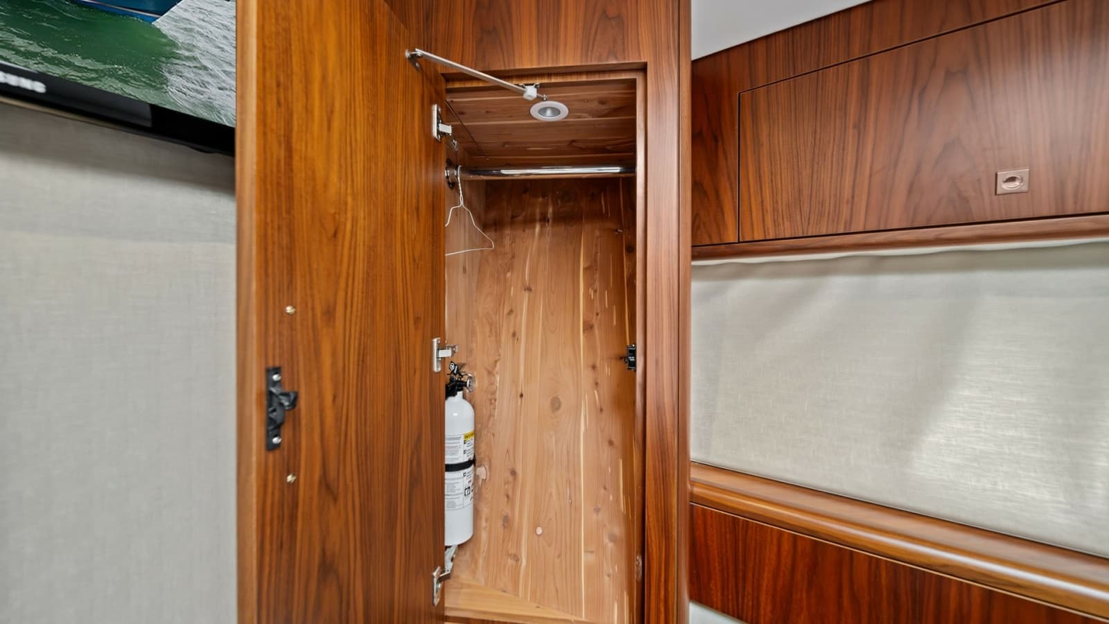 2017 Hatteras GT 45X - Photo 30