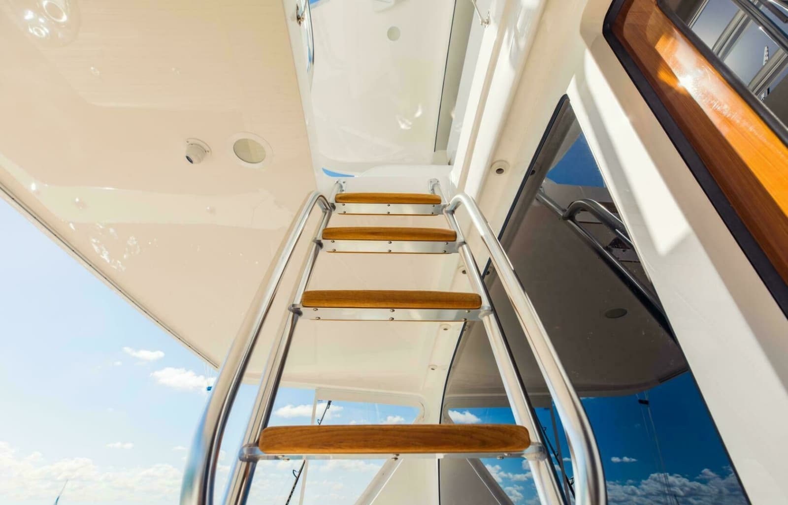 2020 Viking 72 Enclosed Bridge - Photo 47