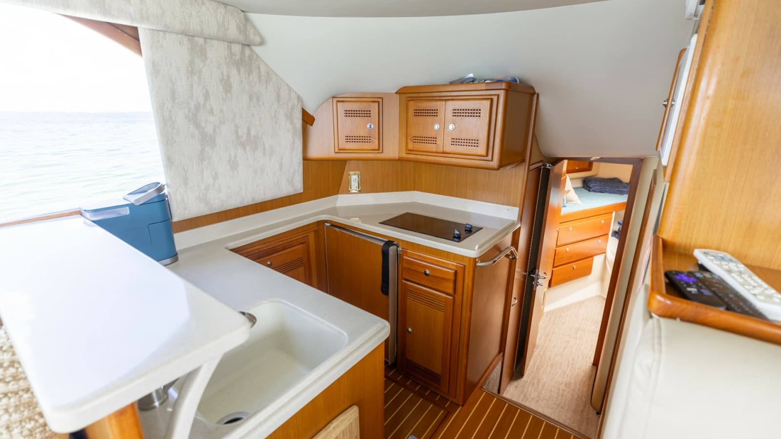 2003 Cabo 43 Convertible - Photo 12