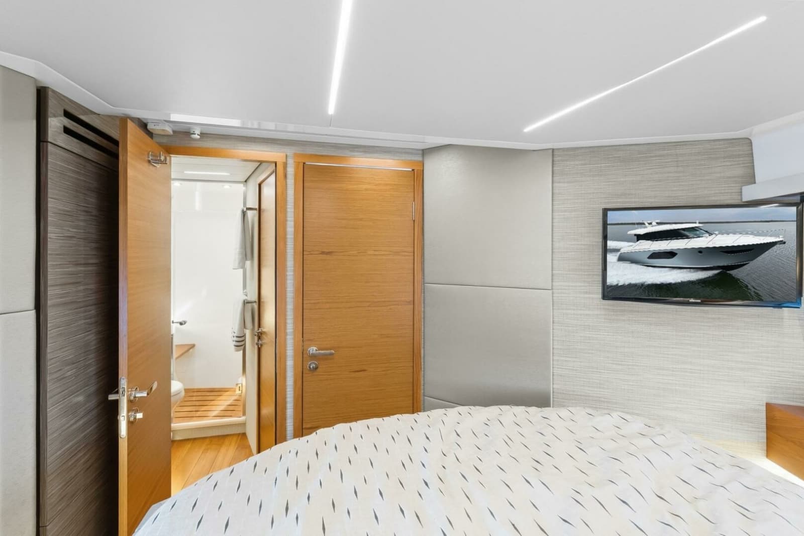 2019 Tiara Yachts C49 Coupe - Photo 45