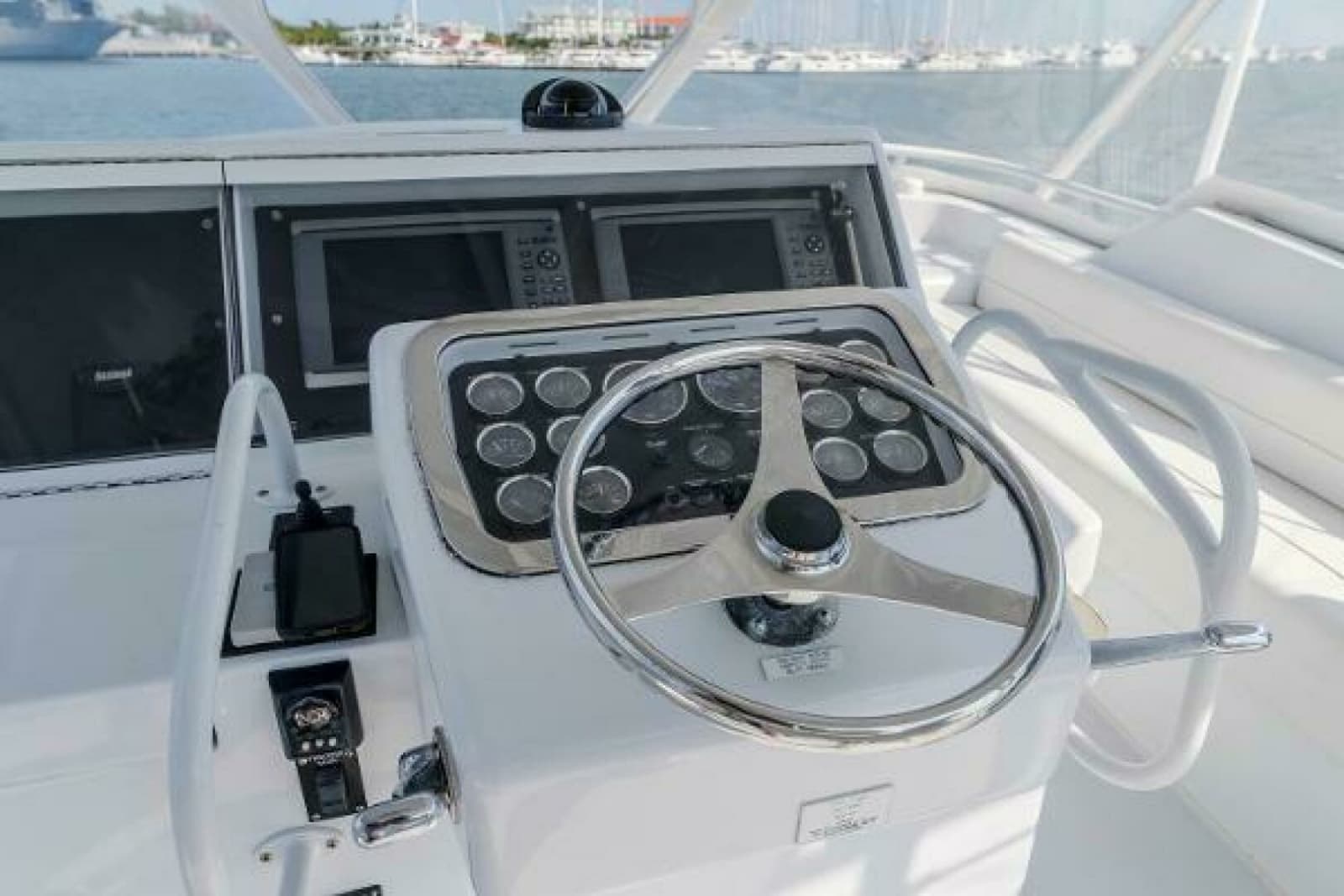 2002 Hatteras 50 Convertible - Photo 8