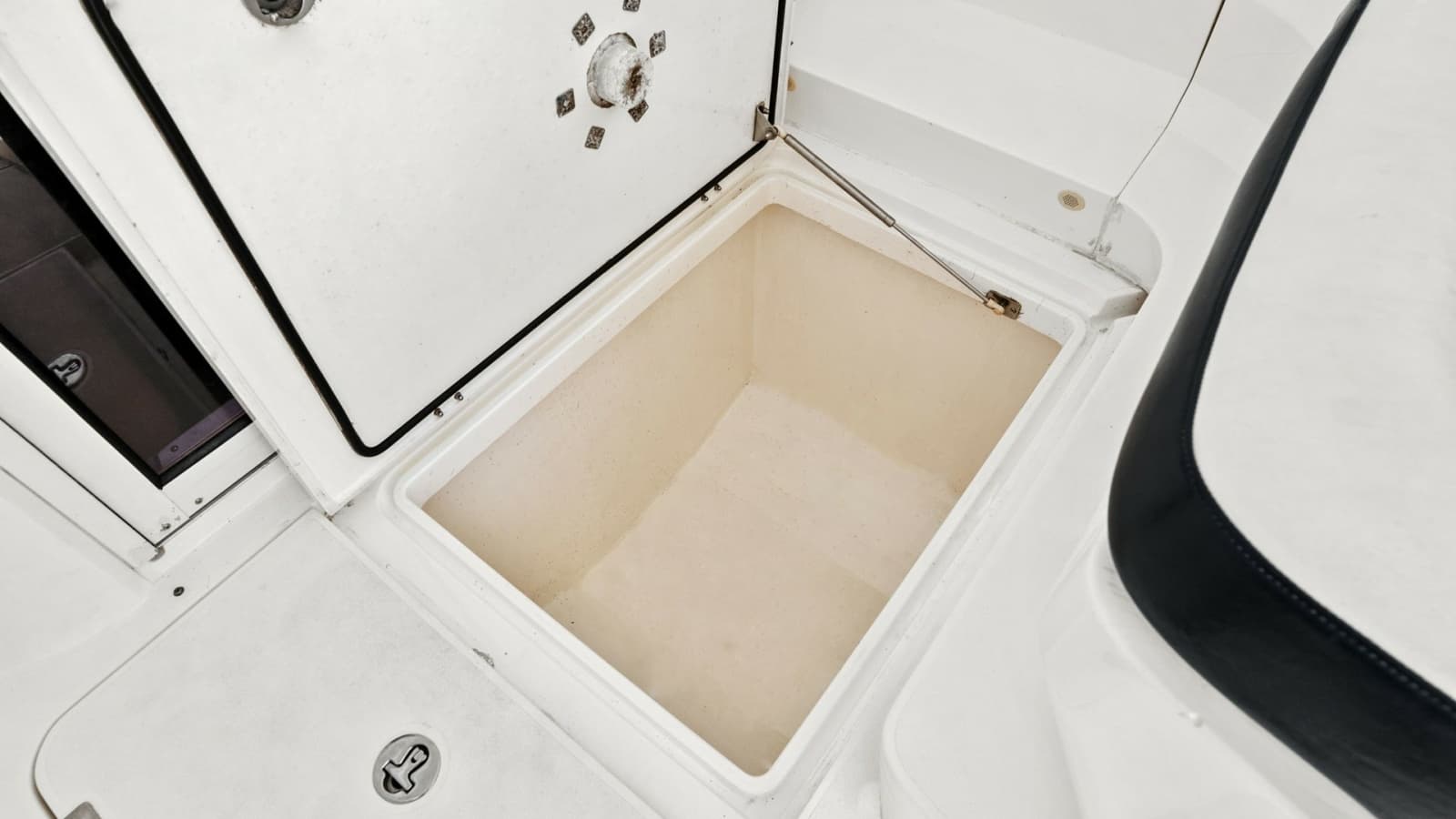 2005 Sunseeker 37 Sport Tower - Photo 12