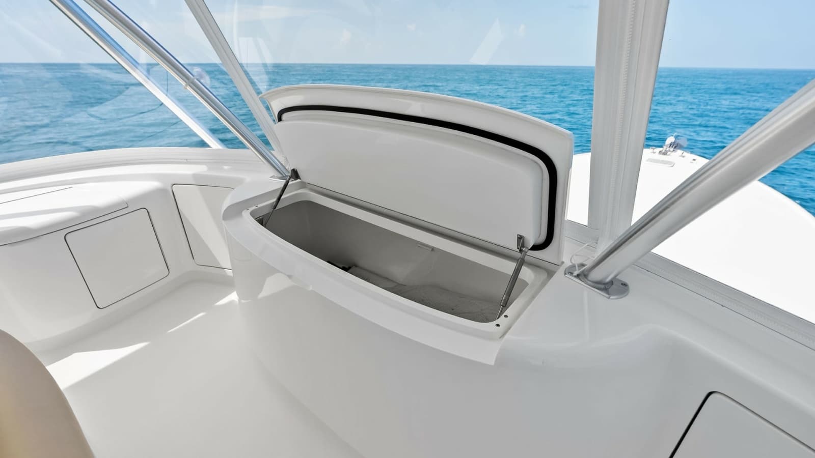 2018 Viking 62 Convertible - Photo 53