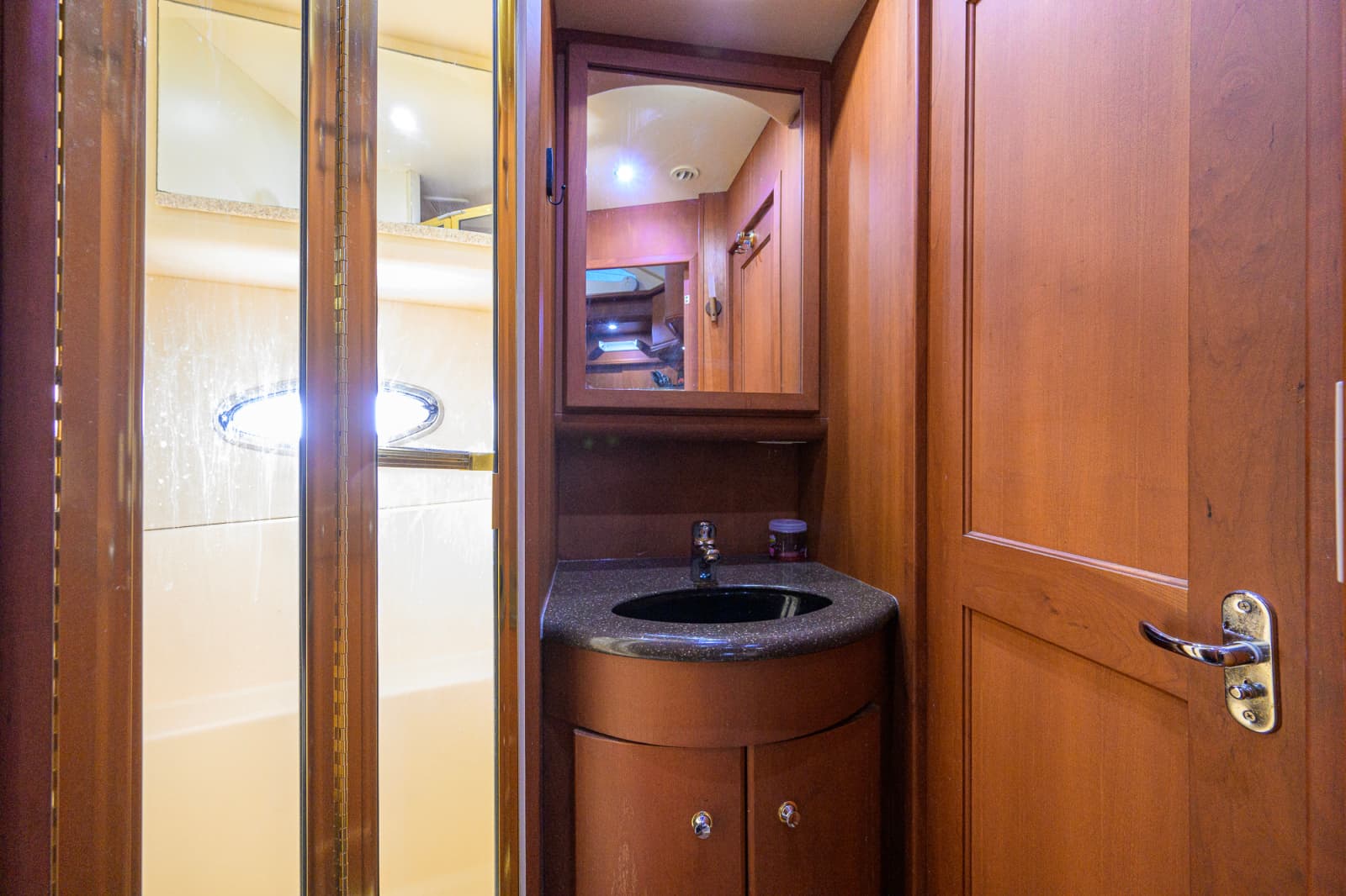 2005 Silverton 39 Motor Yacht - Photo 53