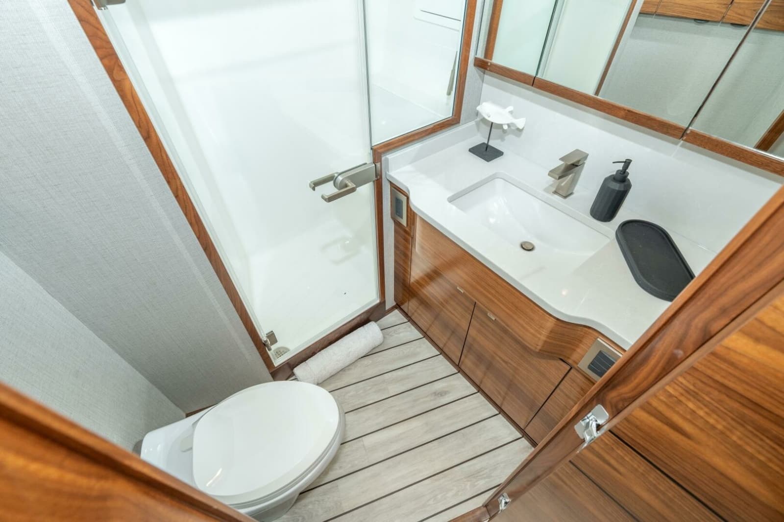 2025 Viking 90C - Photo 48